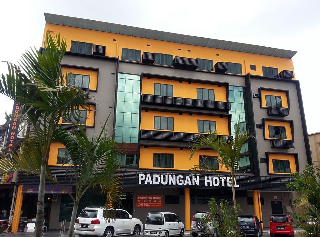 Padungan Hotel Кучинг Экстерьер фото