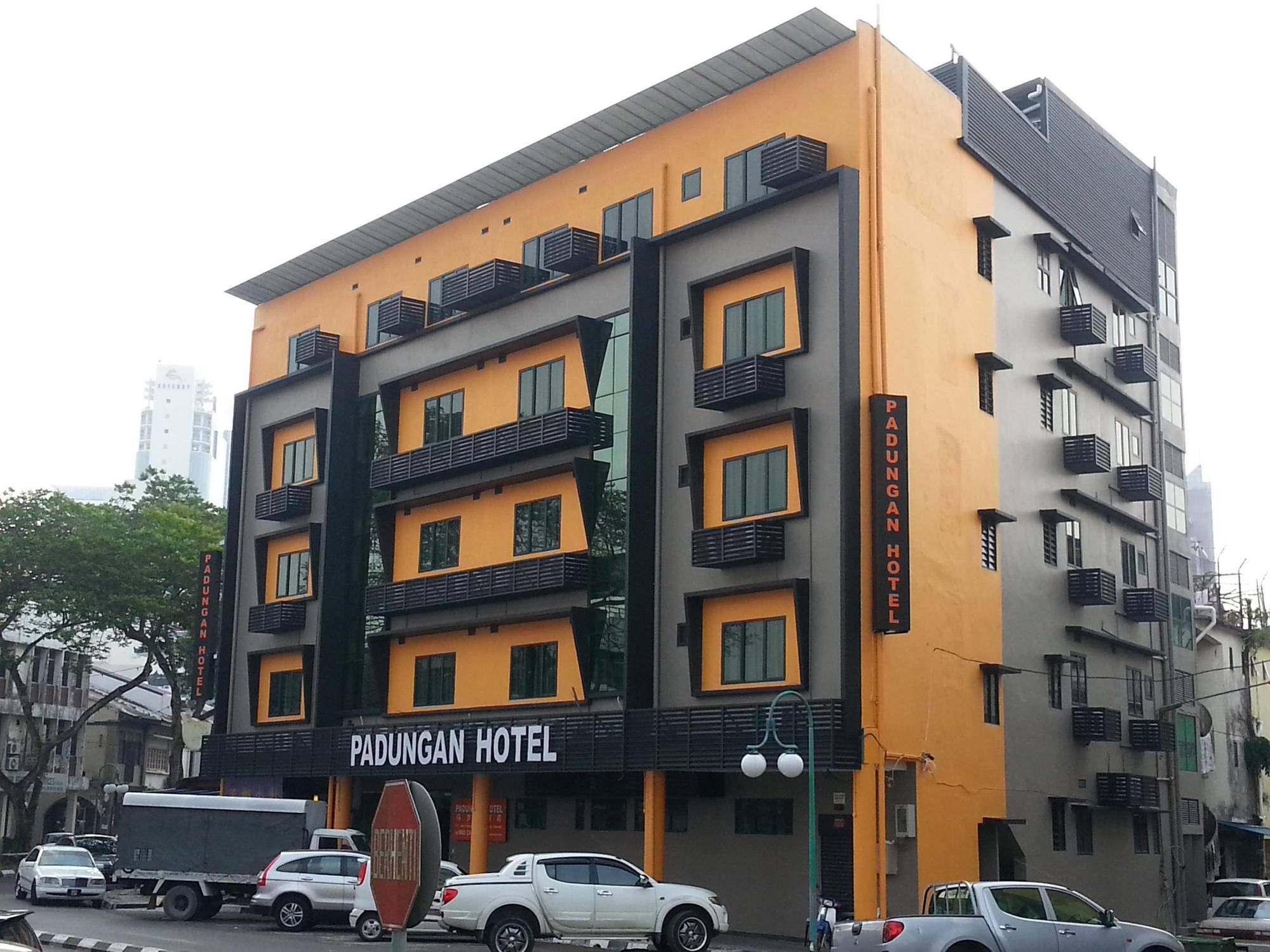 Padungan Hotel Кучинг Экстерьер фото