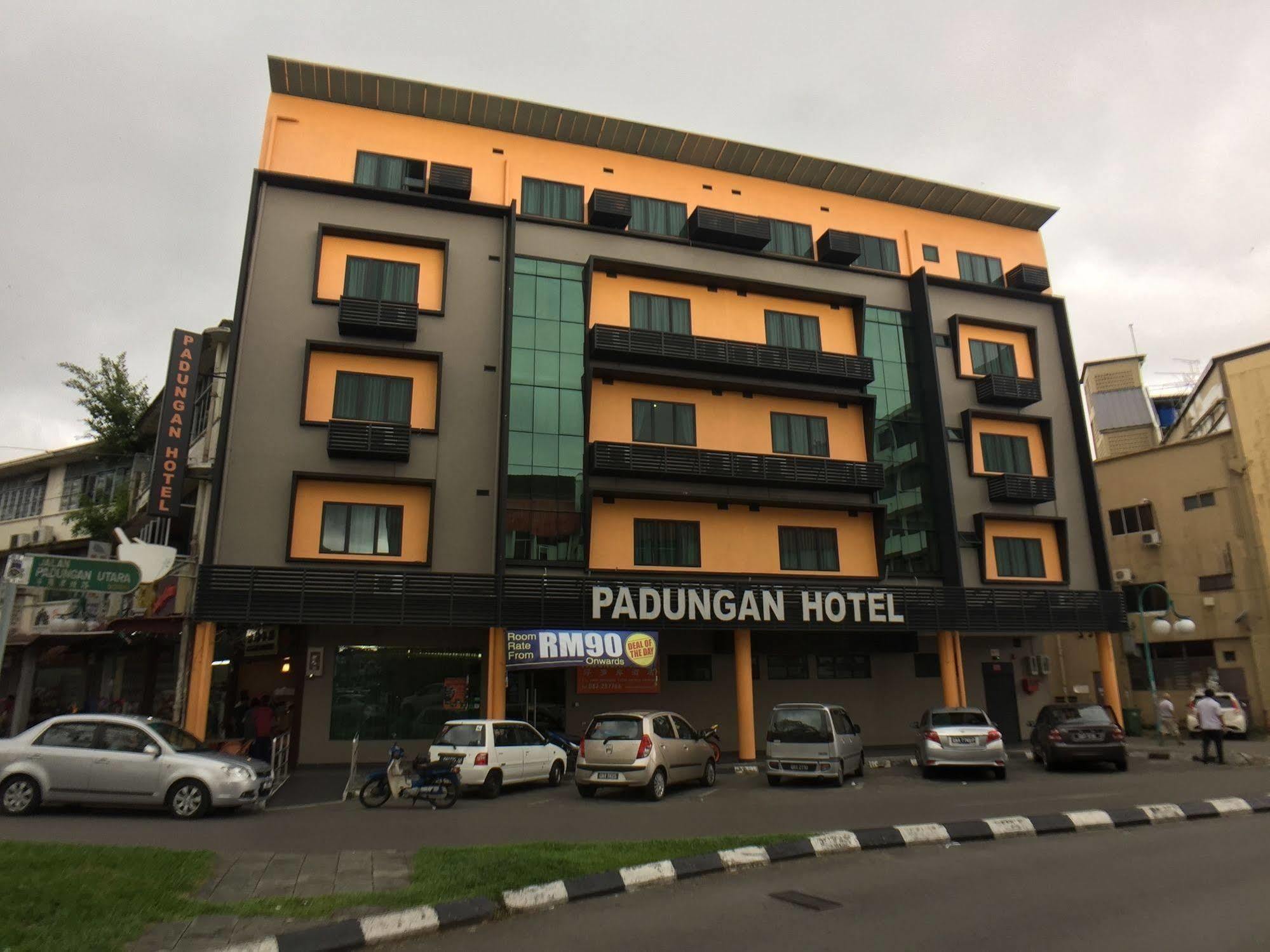 Padungan Hotel Кучинг Экстерьер фото